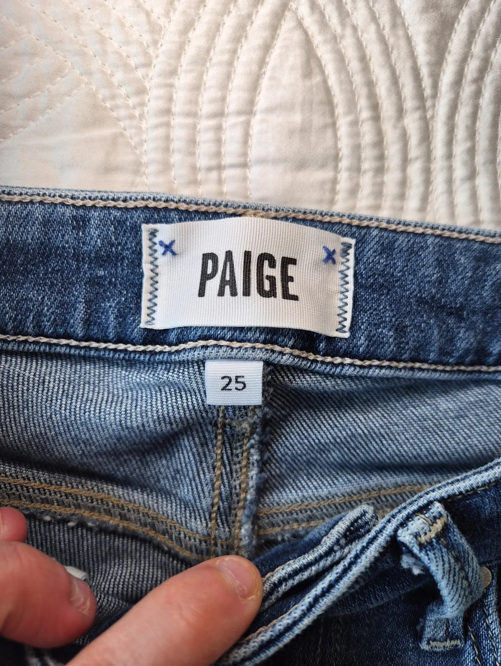 EUC PAIGE Cindy Crop in Imperial Tuned Hem 25